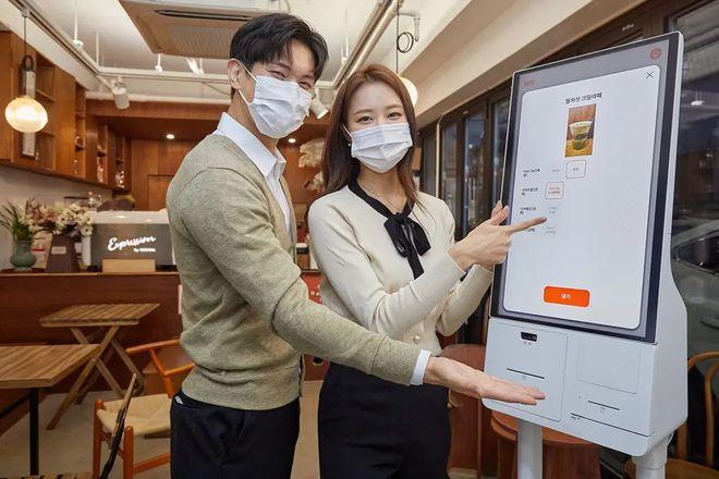 三星首進入自助服務(wù)機業(yè)務(wù)發(fā)布智能售貨廣告機突出衛(wèi)生功能