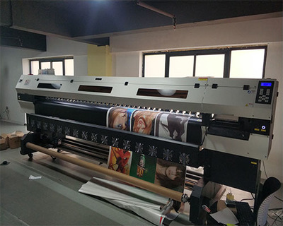 長沙銘翔廣告:廣告雕刻業務量大 一次裝兩臺超星雕刻機